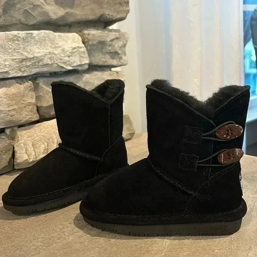 BEARPAW Rosaline Toddler Suede, sheepskin & Wool blend lined booties - 9